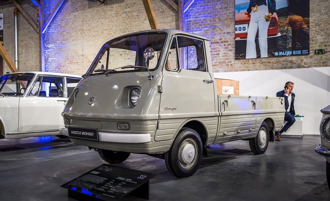 Το Bongo του 1966, το πρώτο van της Mazda, προσφερόταν σε πλήθος εκδόσεων.