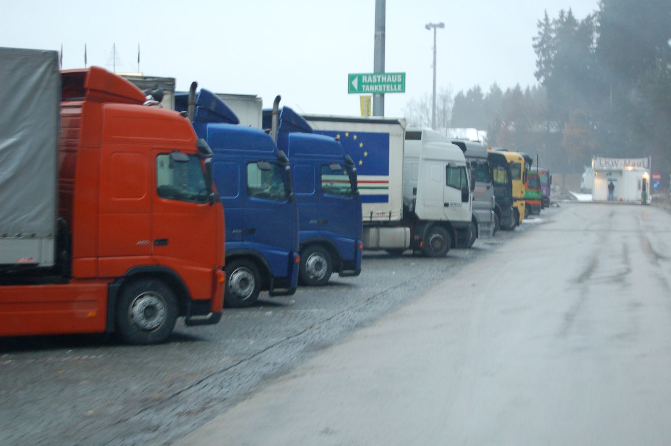 Κατά τον έλεγχο ενός φορτηγού σε άλλο κράτος μέλος της Ε.Ε., θα γίνεται εξακρίβωση της νομιμότητας του διαχειριστή της μεταφορικής εταιρείας που ανήκει το φορτηγό.