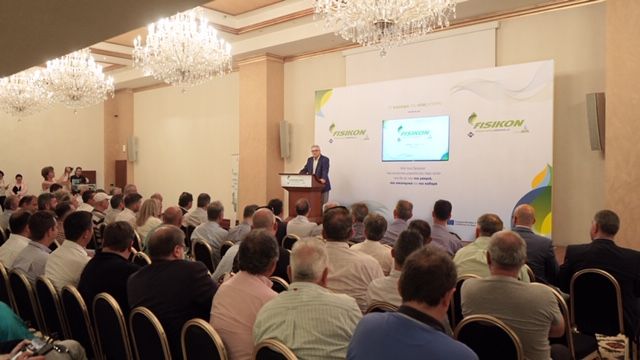 «Είμαστε ιδιαίτερα περήφανοι που για πρώτη φορά παρέχεται φυσικό αέριο κίνησης σε περιοχή εκτός δικτύου αγωγού», τόνισε στην ομιλία του ο κ. Δημήτριος Δημητριάδης, Συντονιστής Διευθυντής Δραστηριοτήτων Διακεκριμένων Εταιρικών Έργων της ΔΕΠΑ.