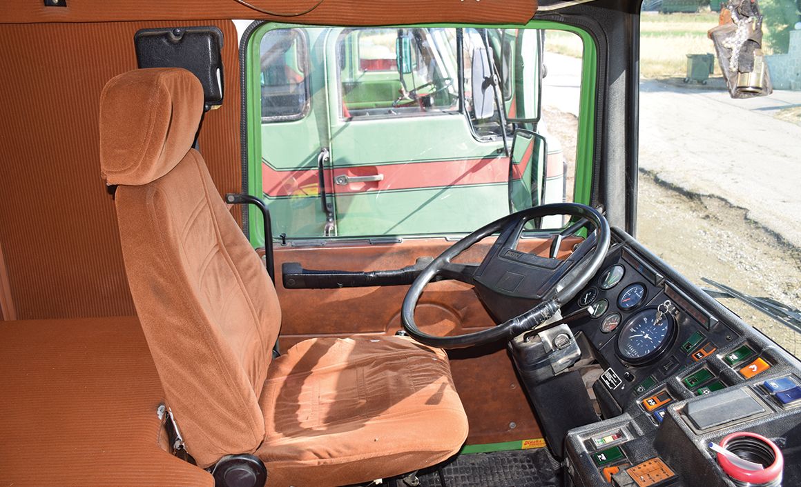 Άνετο και εργονομικό το εσωτερικό του Volvo F-12, για τα δεδομένα της εποχής του.