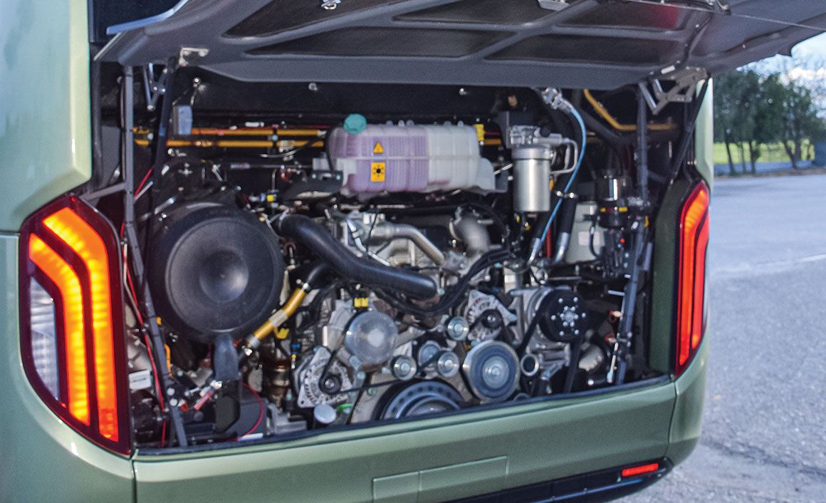 Ο D 2676 κινητήρας αποδίδει 470 ίππους και μέγιστη ροπή 2.400 Nm.